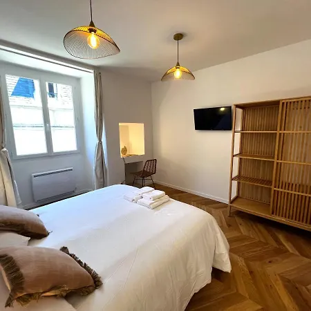 Le Petit Palais Notre Dame - Heart Of - With Ac